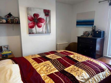 Terraced House to rent on - Photo 5