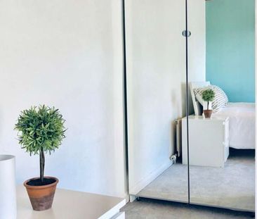 Portland Gardens Room 1 (Ensuite) - Photo 4