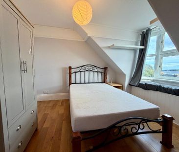 3 bedroom flat to rent - Photo 5