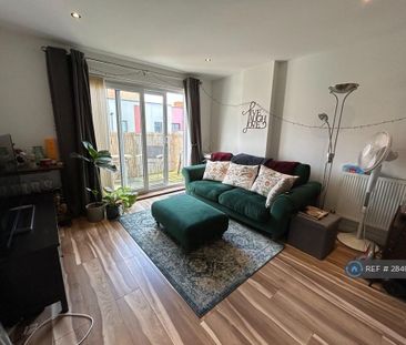 2 bedroom flat to rent - Photo 2
