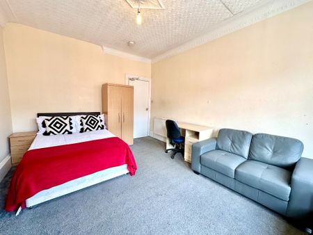 Byres Road, Partick, Glasgow, G11 5JY - Photo 2