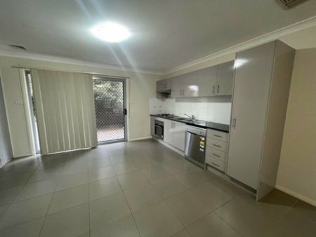 Picture perfect townhouse! - Photo 4