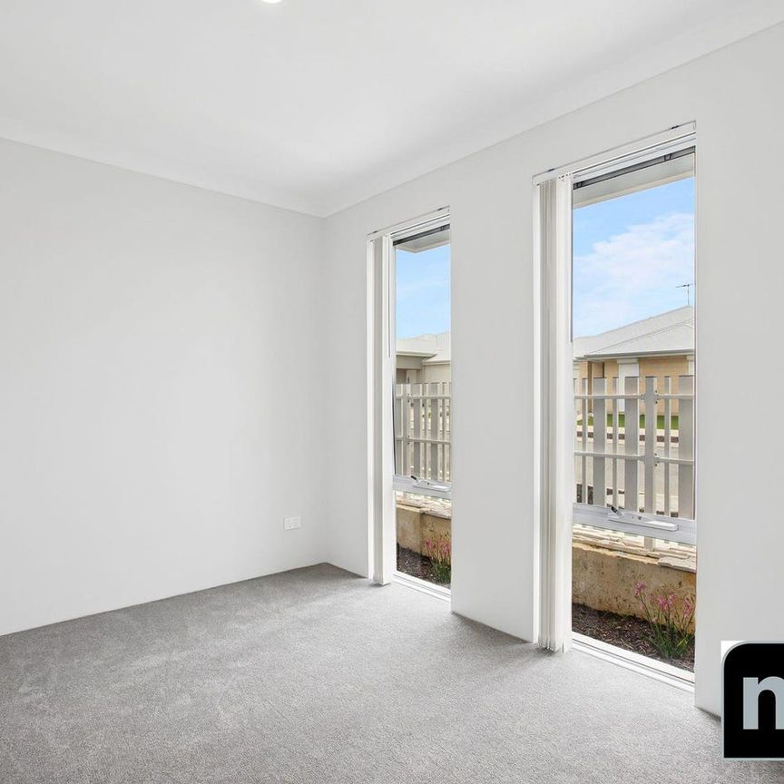 A Coastal Lifestyle Like No Other... - Photo 1