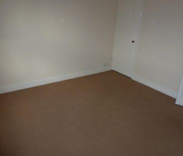 Cross Street - Photo 1