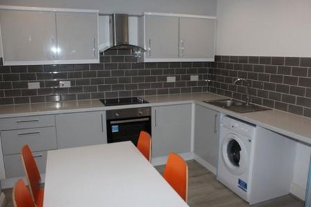 4 bedroom flat to rent - Photo 5