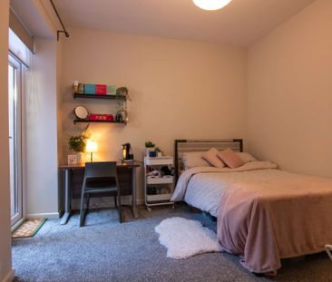 Completely remodelled to spectacular standard! - Photo 1