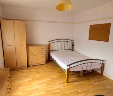 4 bedroom terraced house to rent - Photo 2