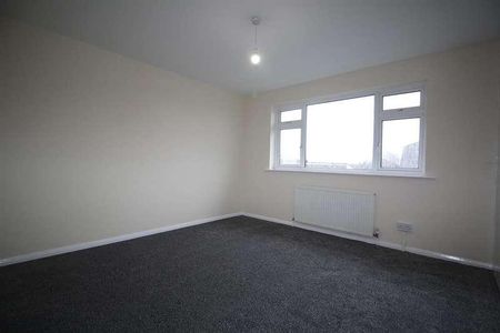 Manor Court, Cheshunt, EN8 - Photo 2
