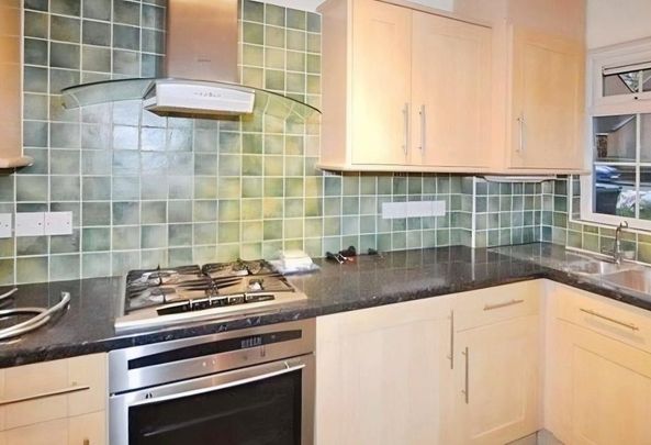 2 bedroom end of terrace house to rent - Photo 1