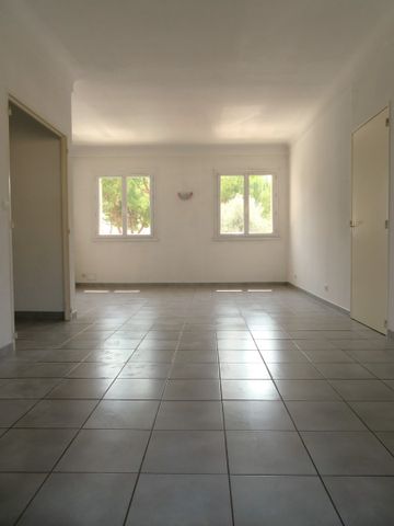 Nîmes, T4, 700€ H.C, Place Hubert Rouger, 83m² - Photo 5