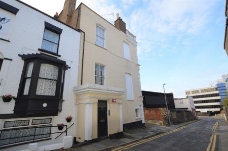 2 bedroom terraced house to rent - Photo 5