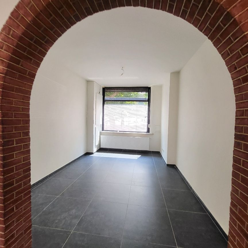 Gerenoveerd huis in centrum Ieper - Photo 1