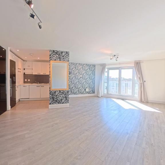 3 bedroom apartment to rent - Photo 1