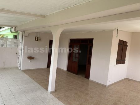 Location Appartement 4 pièces 91m² LE FRANCOIS 97240 - Photo 3