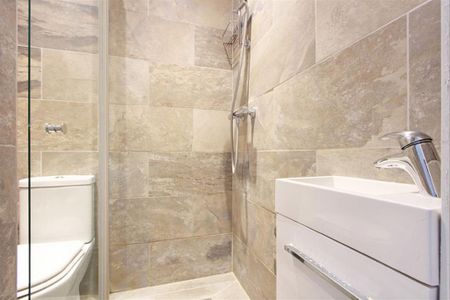 3 bedroom flat to rent - Photo 2