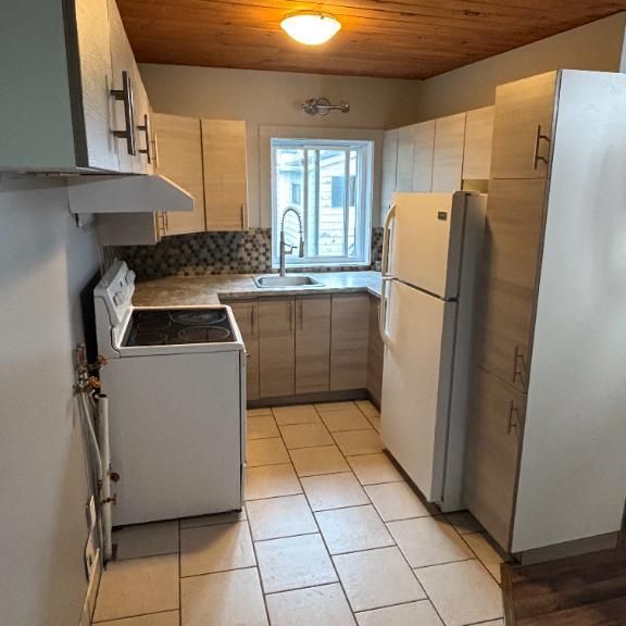 3 1/2 Rénové à St-Jérôme avec balcon - Électros et stationnement inclus - Photo 1