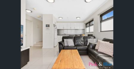 Prime Convenience, Spacious, Modern and Bright Apartment for Rent - Photo 4