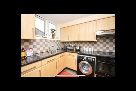 1 Bed Flat, Elm Court, SE6 - Photo 5