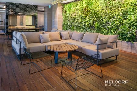 Prime Melbourne CBD Location: Fully Furnished One-Bedroom Apartment - Photo 4