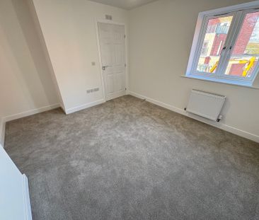 Wade Close - Photo 6