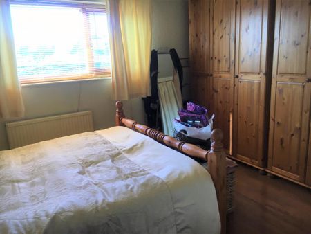 3 bedroom end of terrace house to rent - Photo 3