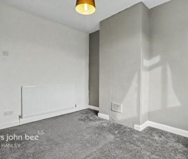 2 bedroom semi-detached house to rent - Photo 6