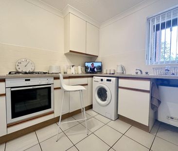 2 bedroom ground floor maisonette to rent - Photo 5