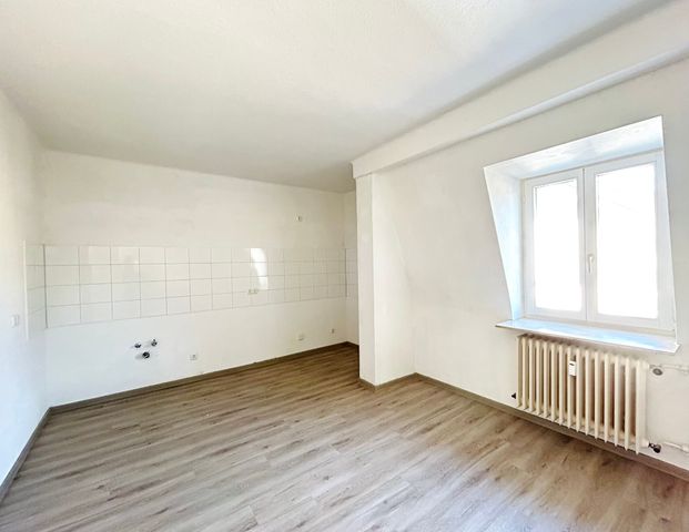 große, helle Wohnung im 3. Obergeschoss in beliebter Lage - Foto 1