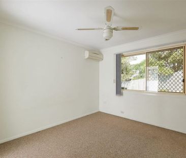 This comfortable 2-bedroom townhouse is in a perfect location - Photo 1