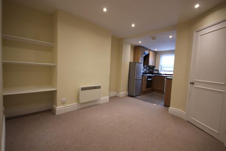 1 bedroom Flat to let - Photo 3