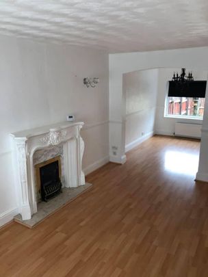 3 Bed Detached House, Middleton Road, LS10 - Photo 1