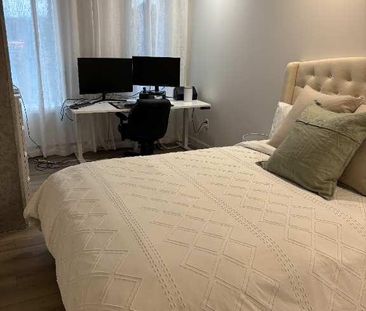 ✨ 3 ½ moderne, dernier étage, très lumineux – Wi-Fi & stationnement... - Photo 2