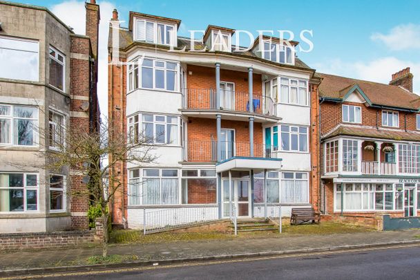 2 bedroom apartment to rent South Parade, Skegness, Lincolnshire, PE25 - Photo 1