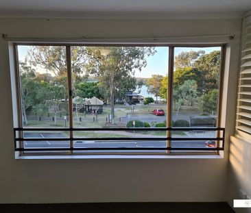 Modern 2-Bedroom Townhouse in Prime Noosaville Location - Photo 3