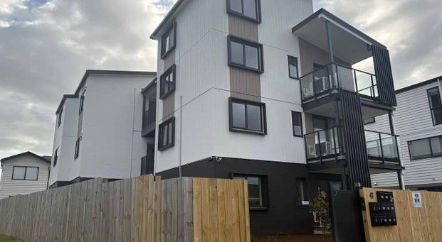 Modern 1 Bedroom in Pakuranga - Photo 1