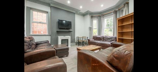 8 bedroom house to rent - Photo 1