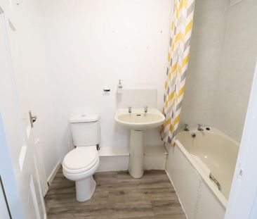 2 bedroom end of terrace house to rent - Photo 1