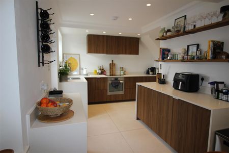 3 Bedroom Terraced House for Rent - Photo 5