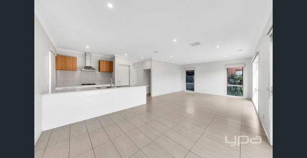 Stylish Double-Storey Home Offering Space, Comfort & Coastal Lifestyle !! - Photo 1