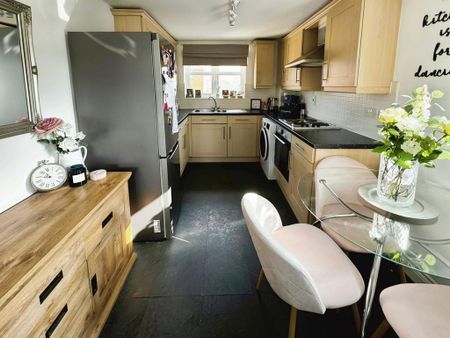 2 bedroom terraced house to rent - Photo 4