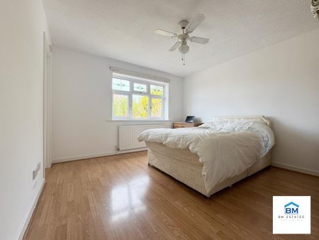 4 bedroom detached house to rent - Photo 4