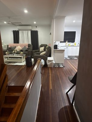 Andergrove - Photo 1