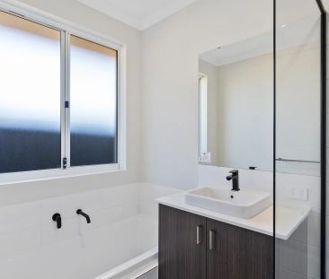 17 Kelston Approach, - Photo 6