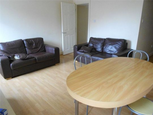 3 bedroom flat to rent - Photo 1