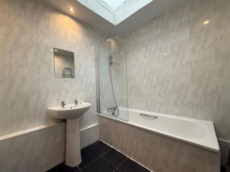 2 bedroom terraced house to rent - Photo 2