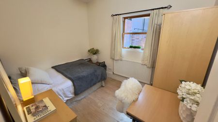 6 Bed Student Accommodation - Photo 5