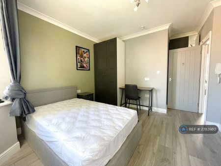 1 bedroom in a house share to rent - Photo 5