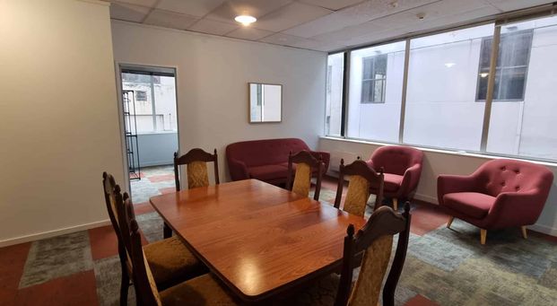 Unfurnished 5-bedroom Apartment - Photo 1