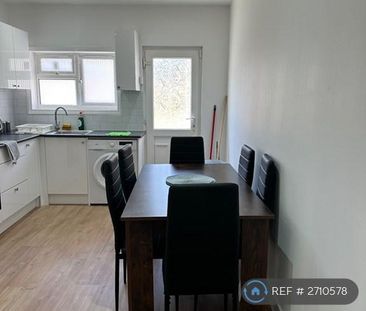 4 bedroom end of terrace house to rent - Photo 1