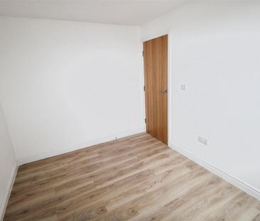 4 bedroom terraced house to rent - Photo 6